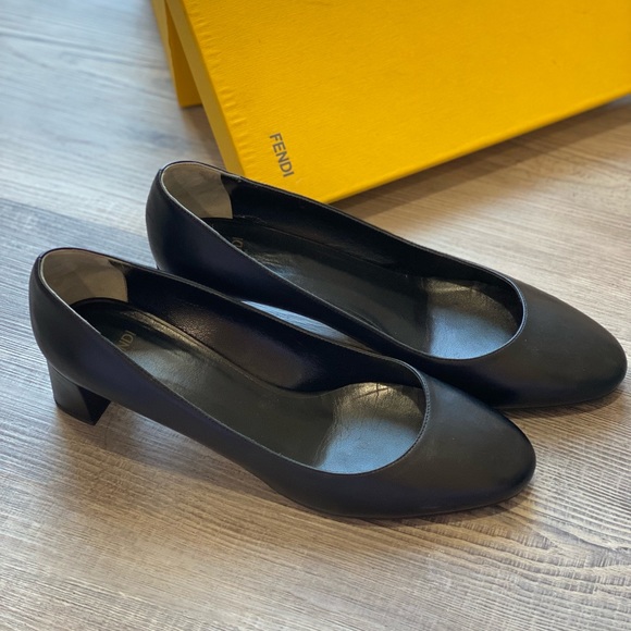 Fendi pumps. Gently used. Size 39 (8.5 US). Black, chunky heels - Picture 11 of 14